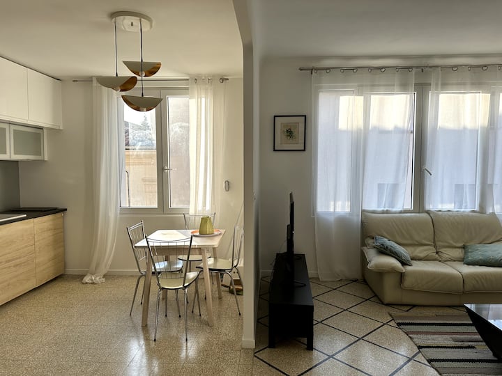 Intérieur lumineux de La Maison Doux à Avignon